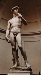 Der David von Michelangelo als Beispiel für den Stand auf einem Bein