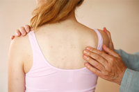 Schmerzen unter dem Schulterblatt - Behandlung durch Pohltherapie