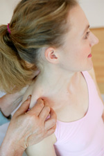 Behandlung bei Schulterschmerzen - Behandlung durch Pohltherapie
